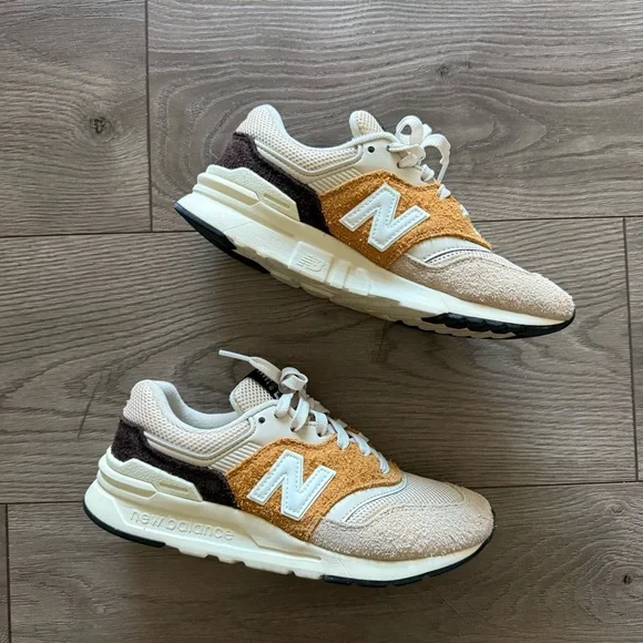 New Balance. 997H Sneakers. Sea Salt / Timberwolf - Picture 2 of 5